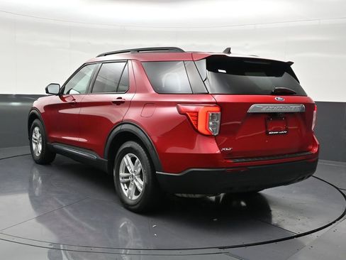 Used 2021 Ford Explorer XLT image 3