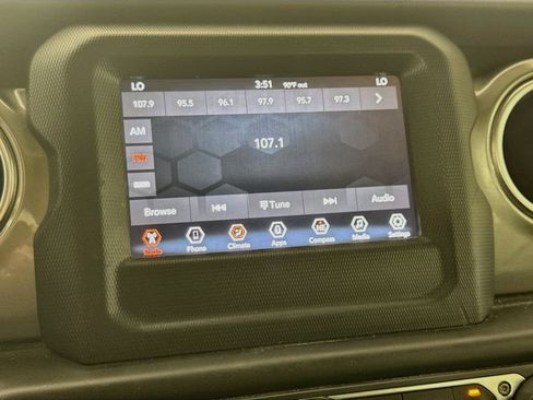 Used 2020 Jeep Wrangler Unlimited Sahara AWD/4WD image 15