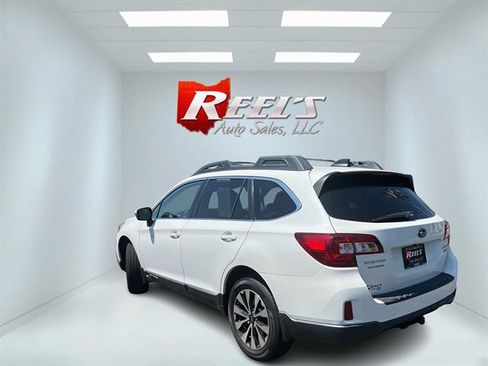 Used 2017 Subaru Outback 3.6R Limited AWD/4WD image 11