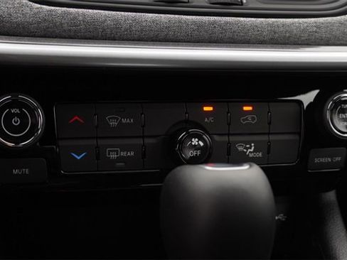 New 2026 Jeep Compass Latitude image 23