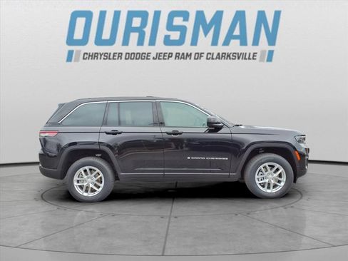 Used 2025 Jeep Grand Cherokee Laredo X w/ Luxury Tech Group I AWD/4WD image 2