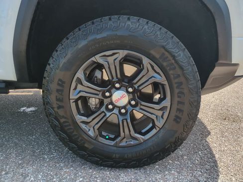 Used 2024 GMC Canyon Elevation w/ Trailering Package RWD image 11