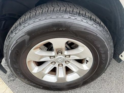 Used 2020 RAM 1500 Laramie RWD image 11