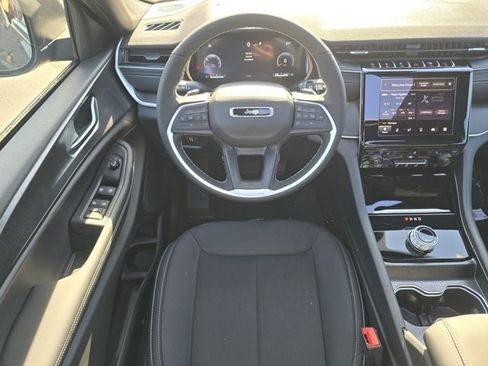 Used 2025 Jeep Grand Cherokee L Laredo w/ Luxury Tech Group I AWD/4WD image 4