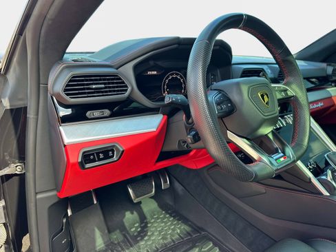 Used 2022 Lamborghini Urus image 21