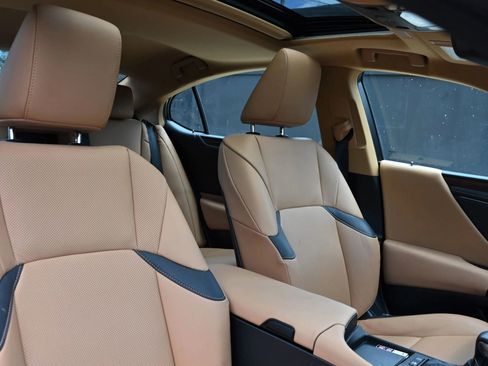 Used 2023 Lexus ES 300h w/ Premium Package FWD image 15