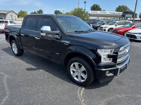 Used 2017 Ford F150 Platinum w/ Equipment Group 701A Luxury AWD/4WD image 4