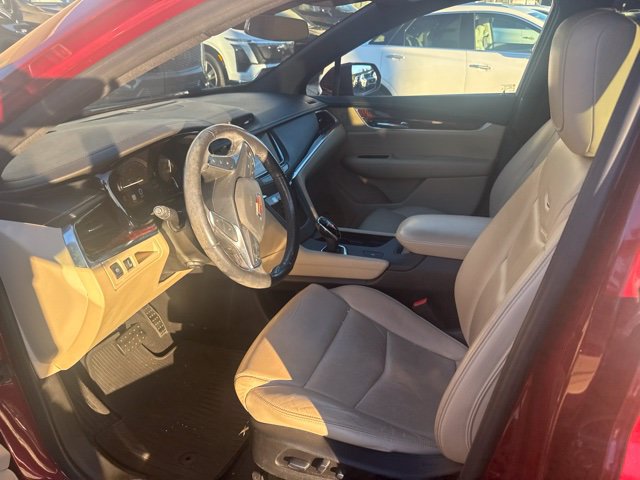 Used 2018 Cadillac XT5 Luxury w/ Driver Awareness Package FWD image 16