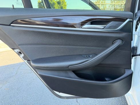 Used 2018 BMW 530i w/ Premium Package RWD image 31
