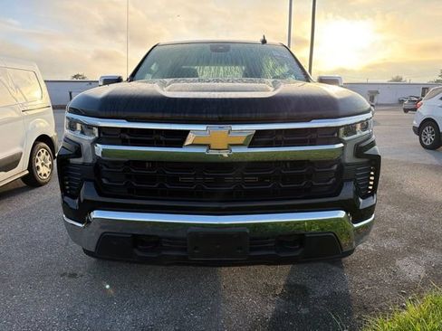 Used 2023 Chevrolet Silverado 1500 LT AWD/4WD image 2