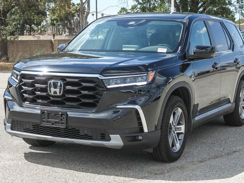 Used 2025 Honda Pilot EX-L image 3