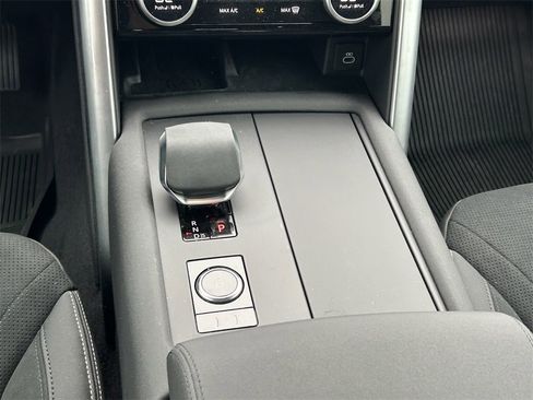 Used 2025 Land Rover Discovery S image 22