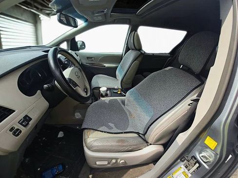 Used 2011 Toyota Sienna XLE image 8