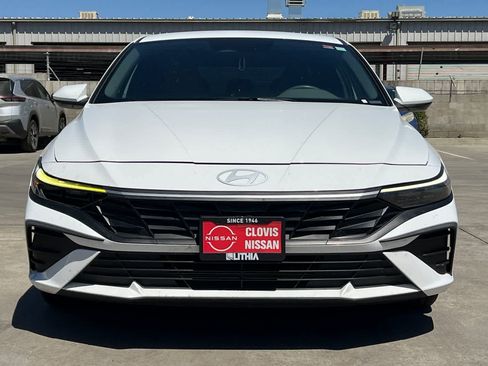 Used 2024 Hyundai Elantra SEL FWD image 11