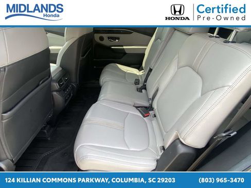 Used 2025 Honda Pilot Touring image 11