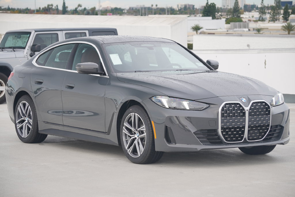 Used 2026 BMW 430i w/ Premium Package RWD image 3