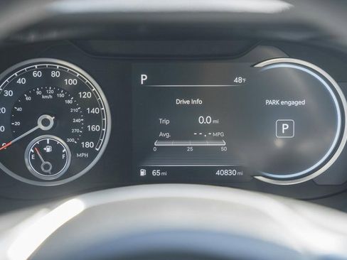 Used 2023 Genesis G70 2.0T image 37