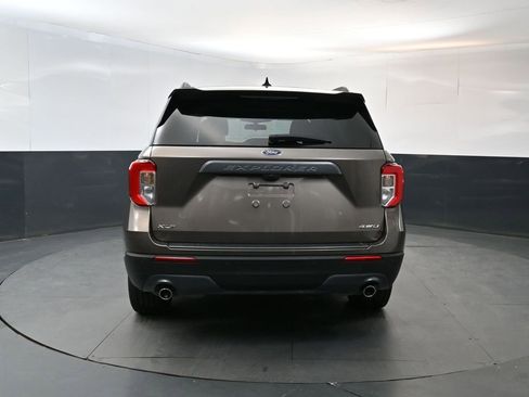 Used 2021 Ford Explorer XLT w/ Equipment Group 202A AWD/4WD image 4