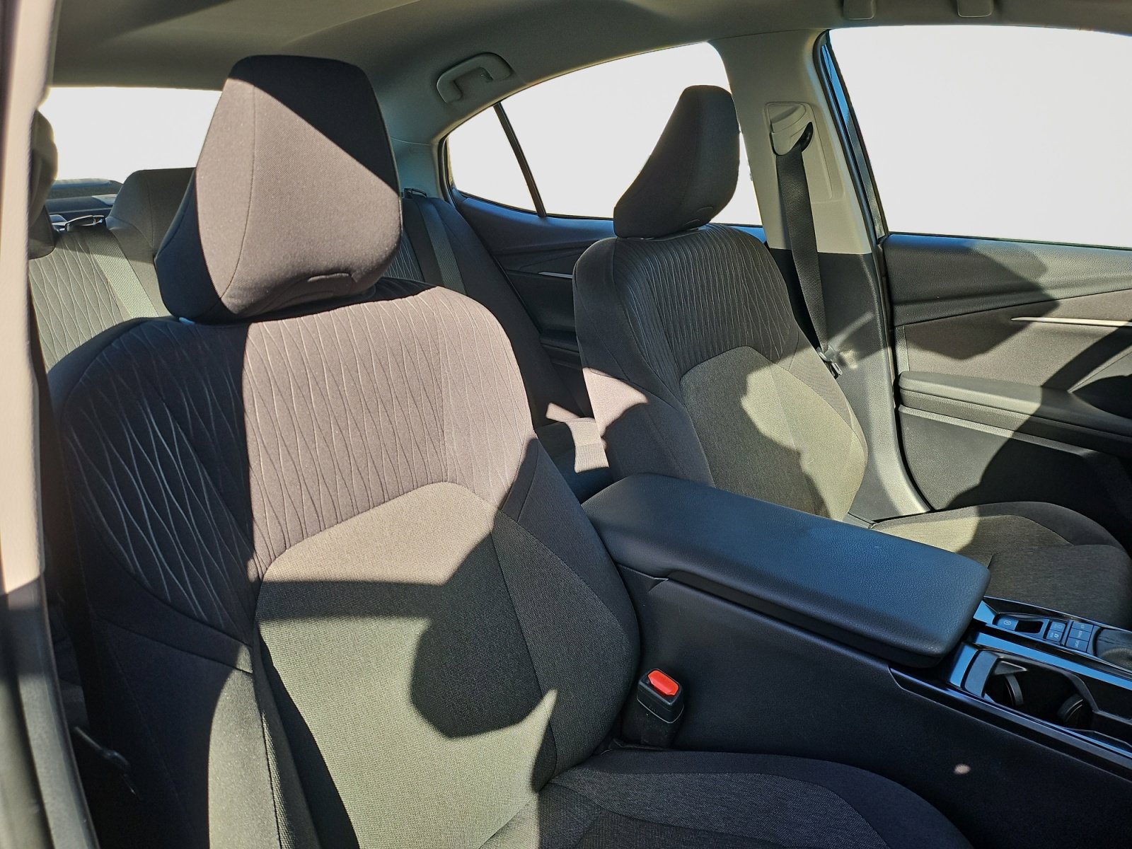 Used 2025 Toyota Camry LE FWD image 18