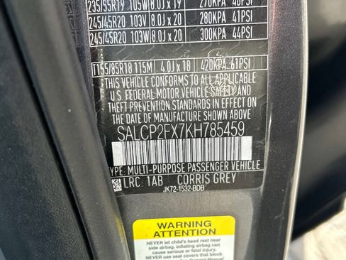 Used 2019 Land Rover Discovery Sport SE image 36