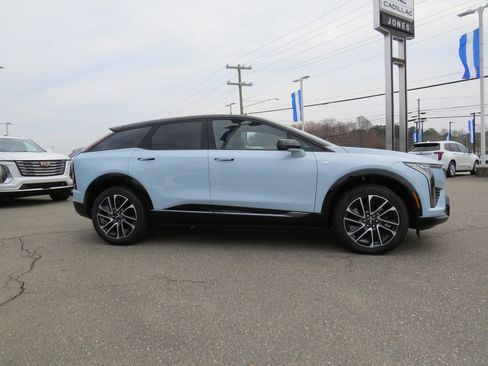 New 2026 Cadillac Optiq Sport 2 w/ LPO, Floor Liner Package image 22