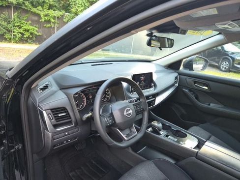 Used 2025 Nissan Rogue SV FWD image 16