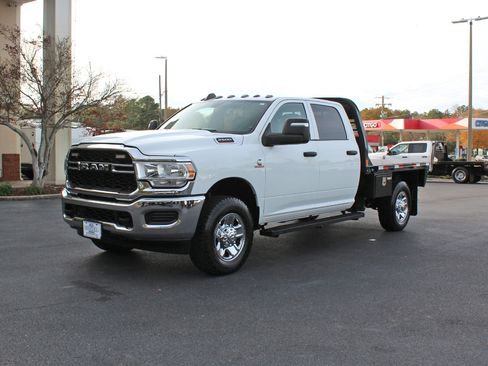 Used 2024 RAM 2500 Tradesman w/ Chrome Appearance Group image 10