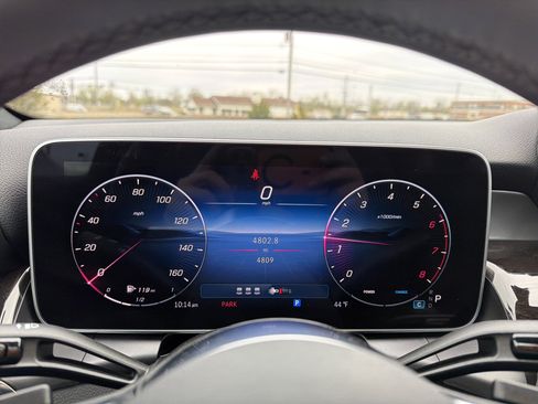 Used 2025 Mercedes-Benz GLC 300 4MATIC image 17