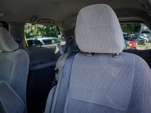Used 2020 Toyota Sienna LE image 25