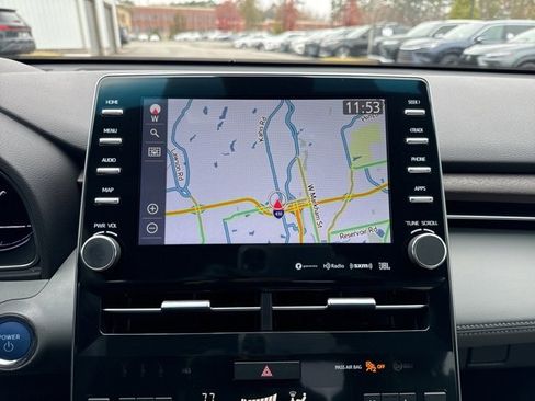 Used 2022 Toyota Avalon Limited image 17