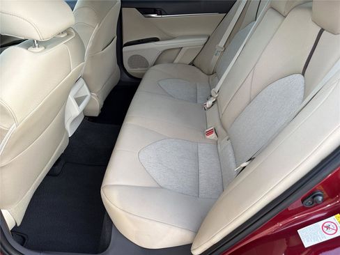 Used 2018 Toyota Camry LE FWD image 18