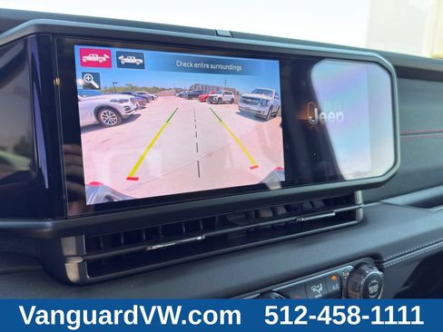 Used 2025 Jeep Gladiator Rubicon AWD/4WD image 19