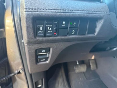 Used 2018 Honda Odyssey EX image 10