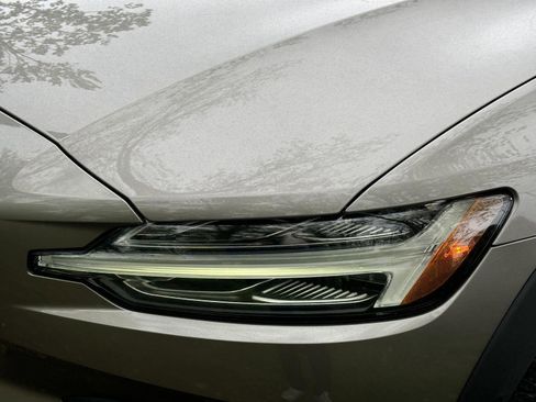 Used 2020 Volvo V60 T5 Cross Country AWD/4WD image 25