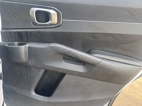 Used 2025 Kia Sorento S w/ Panoramic Sunroof Package image 21