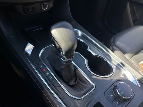 Used 2023 Chevrolet Traverse LT image 17