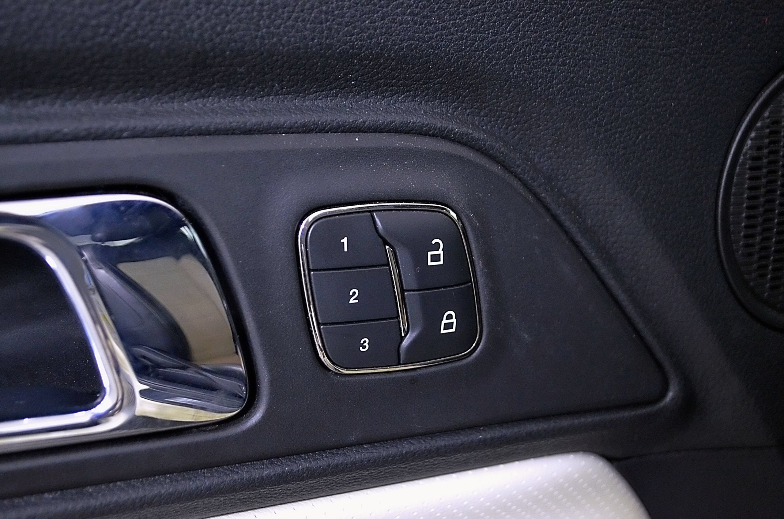 Used 2015 Ford Mustang 50 Years RWD image 17