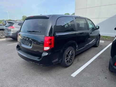 Used 2018 Dodge Grand Caravan SE FWD image 3