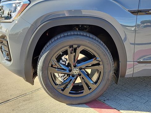 New 2026 Volkswagen Atlas Cross Sport SEL R-Line image 5