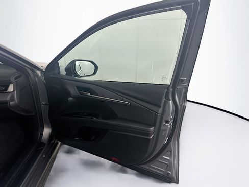 Used 2025 Toyota Camry SE FWD image 31