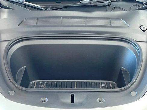 Used 2021 Tesla Model Y Long Range AWD/4WD image 39