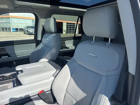 Used 2025 Ford Expedition Max Platinum w/ Driver's Package image 28