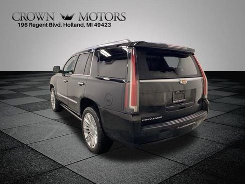 Used 2017 Cadillac Escalade Platinum image 4