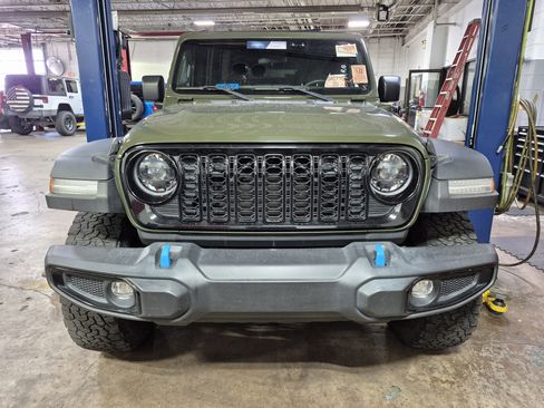 Used 2024 Jeep Wrangler Unlimited AWD/4WD image 2