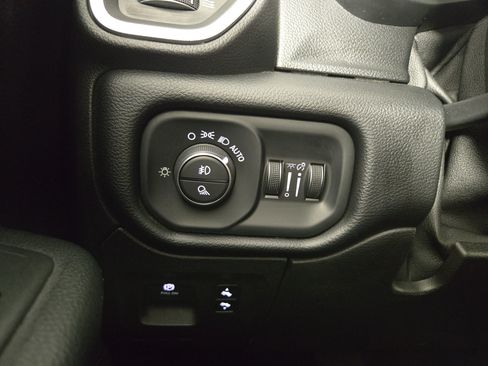 Used 2019 RAM 1500 Big Horn AWD/4WD image 27