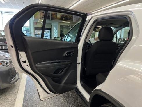 Used 2020 Chevrolet Trax LS w/ Tint and Cruise Package AWD/4WD image 22