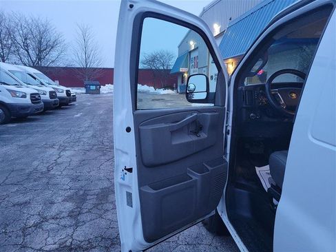 Used 2016 Chevrolet Express 3500 Extended image 15