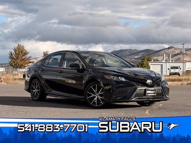 Used 2023 Toyota Camry SE w/ Cold Weather Package AWD/4WD image 1