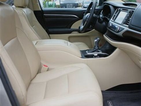 Used 2014 Toyota Highlander Limited Platinum AWD/4WD image 21