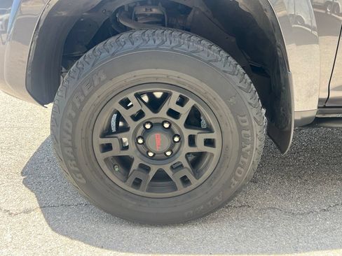 Used 2019 Toyota 4Runner TRD Off-Road Premium AWD/4WD image 5
